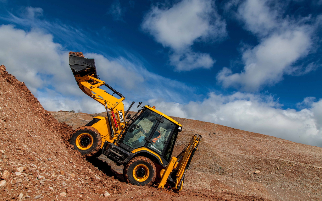 Буксир-112: мы не только спасаем на дорогах, но и помогаем строить, убирать и благоустраивать